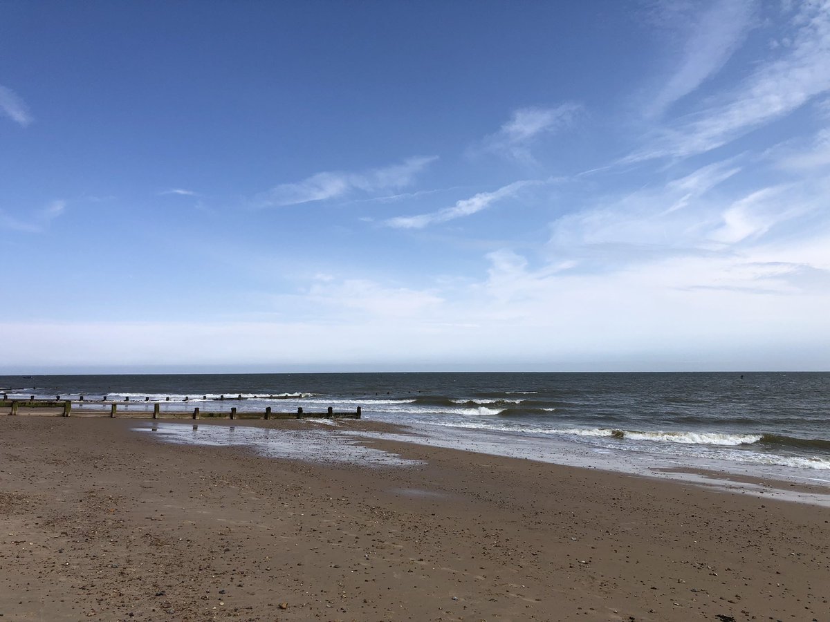 Chappers2013's tweet image. Lovely 12K walk today from near #clacton to #frinton 😎
#dayoff