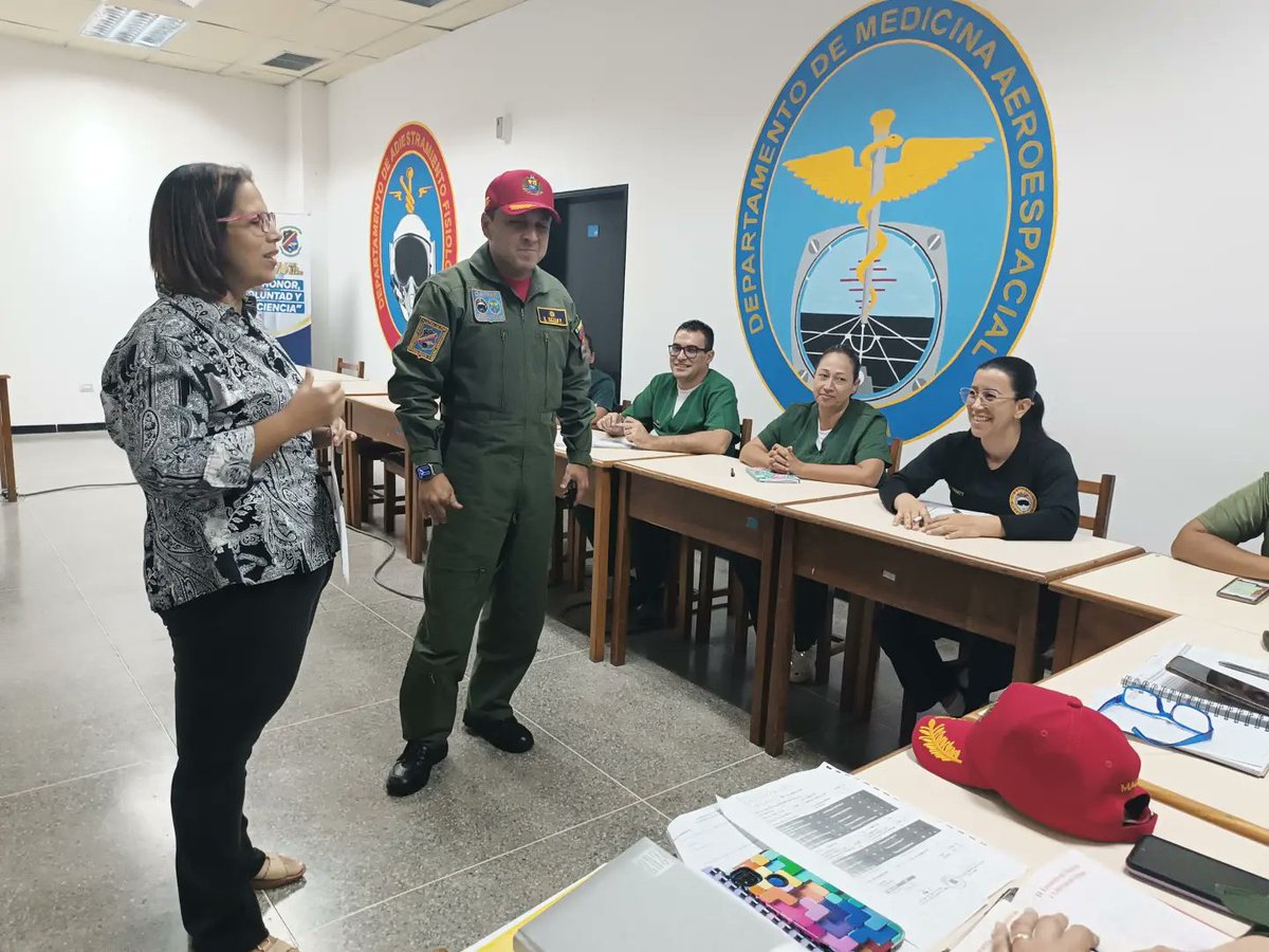 #20May// Desde las instalaciones del Salón de conferencias del #CAFMA, se realiza mesa de Trabajo para discutir la Malla Curricular de la Especialización en Medicina Aeronáutica. Dictado por la UMBV.

#ConcienciaPatriótica
#HonorVoluntadYEficiencia
#EnAlasVenceremos
#FANB