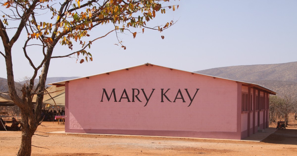MaryKayGlobal's tweet photo. Our mission to enrich women's lives doesn’t stop at makeup.
Mary Kay Germany has built 10 schools in developing countries worldwide, bringing invaluable education to young girls in remote areas, in partnership with The Reiner Meutsch Foundation FLY & HELP.
#PinkChangingLives https://t.co/jbMSpax8YN