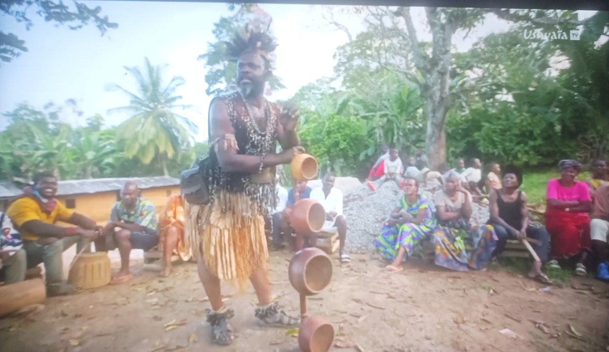 TitiNdema's tweet image. La musique de film.
Je disais il y'a quelques minutes,que les montants demandés par les 🇨🇲 sont plus élevés que ceux d'Afsud ou des USA.
D'où le fait que,pour le documentaire que vous verrez,nous n'ayons pas de musique du bled.... C'est d'une tristesse pour moi qui prône le 237.