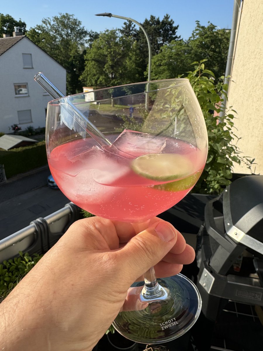 Mr_Baylor's tweet photo. Pfingstausklang mit einem Sarti Sprizz.
#theitalianway https://t.co/rBV6PJbzQm