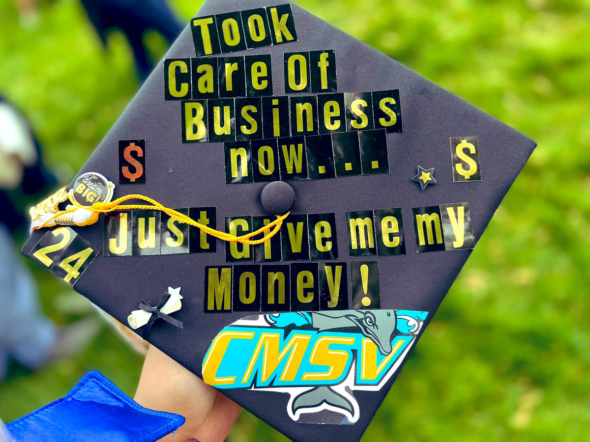 JVO__'s tweet photo. @KaiCenat MY LITTLE BROTHER GRADUATED WITH HIS SPORTS BUSINESS DEGREE IT WAS ONLY RIGHT HE TOOK CARE OF THAT, EVERYONE RP TILL KAI SEE HIS HAT 🎓🥂 #classof2024 #graduated #kaicenat https://t.co/ycw3DeNJ1Z