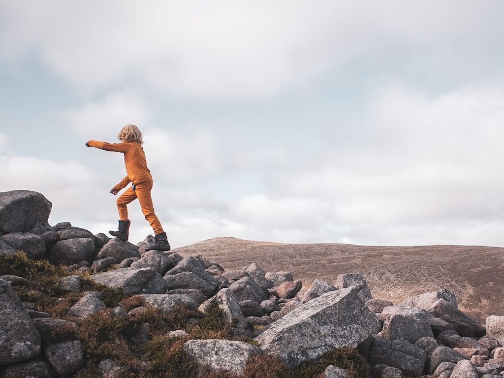 With acrobatics to explore flight, falling and sharp rocks, @wearesuperfan's So Far So Good is an adventurous circus show for young ages. It will be at @PlatformGlasgow from May 24th - 25th before a stint in #Edinburgh as part of @ImaginateUK in partnership with @APAWhatsOn.