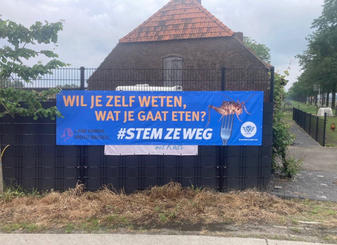 Het is gelukt in de eerste kamer, het is gelukt in de tweede kamer. En nu moeten we Nederlanders nog een keer overtuigen om VVD/CDA/CU/D66/PVDA weg te stemmen! Dit keer uit Europa. Hang een spandoek of een poster #StemZeWeg #EUverkiezingen