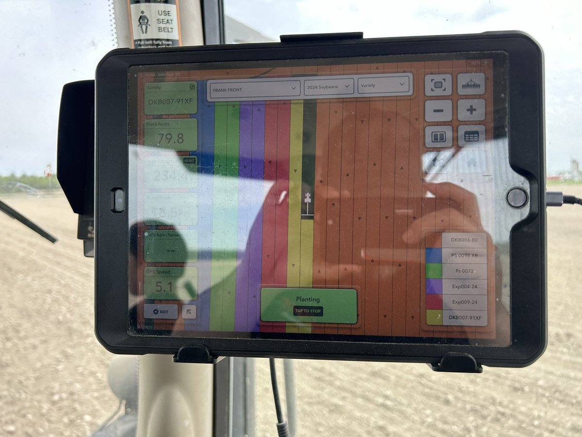 farmingfrank's tweet photo. All done #plant24 here in the north! Beautiful week to get things done, 235 acres of beans in 2 1/2 days in perfect conditions! Now let the crops grow! #ontag https://t.co/zovtMzCVtA