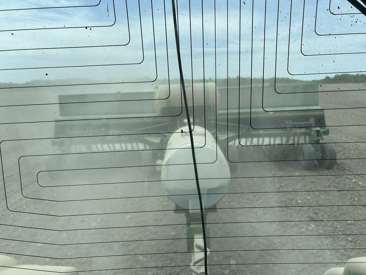 farmingfrank's tweet photo. All done #plant24 here in the north! Beautiful week to get things done, 235 acres of beans in 2 1/2 days in perfect conditions! Now let the crops grow! #ontag https://t.co/zovtMzCVtA
