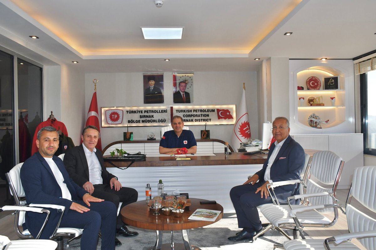 İl Müdürümüz Abdullah AYAR, Tenis Federasyonu Başkanı Sn Cengiz DURMUŞ ile birlikte Türkiye Petrolleri Şırnak Bölge Müdürü Sn Oğuz ŞAHİN’i ziyaret ettiler.