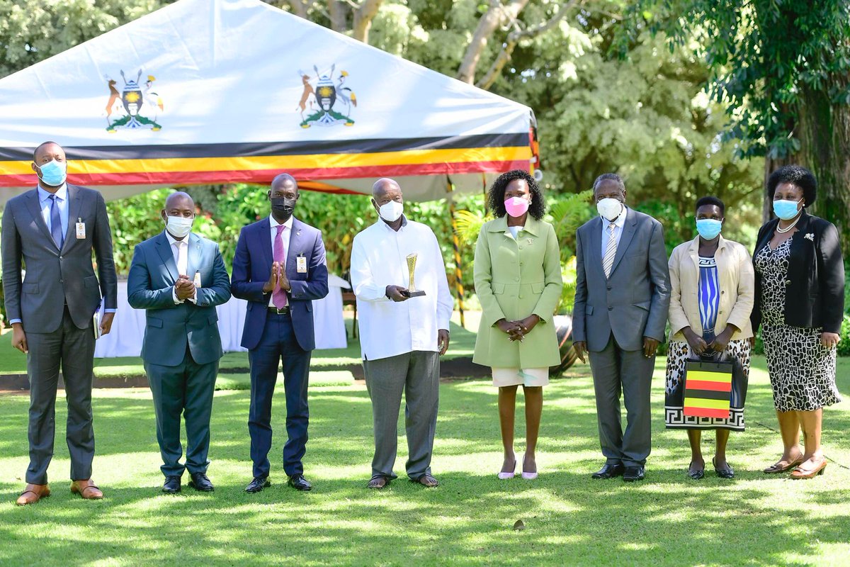 Today, before Cabinet,@KagutaMuseveni received the award that ranks Uganda as the top investment destination in Africa. President Museveni’s correct & consistent policies have made the doing business environment competitive for global and local investors. @ugandainvest