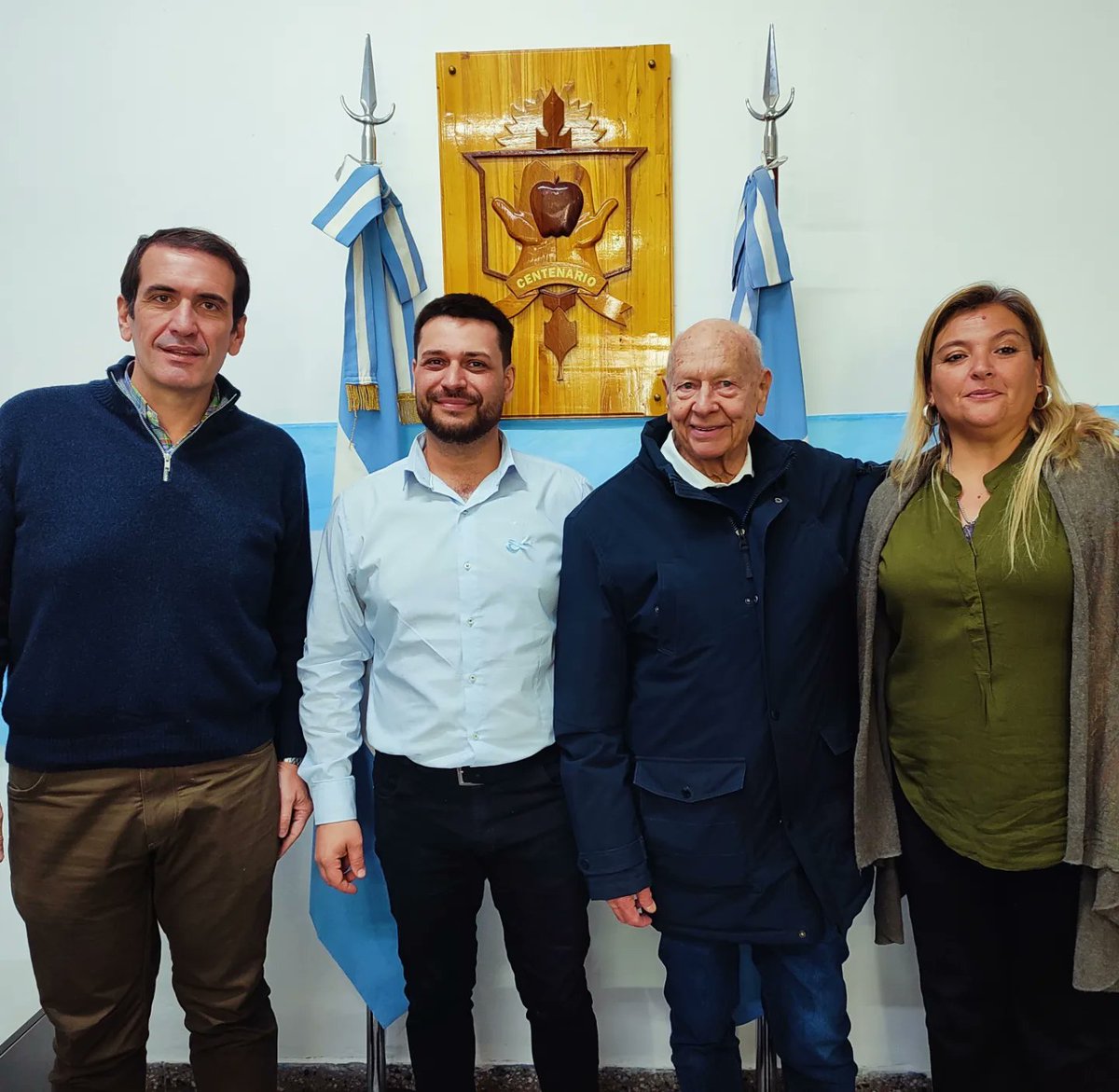 SebastianKrapp's tweet photo. Hoy recibimos en nuestro Concejo Deliberante la visita del Diputado Nacional @cervipablo y del Diputado Provincial @dipcesargass en dónde intercambiamos nuestras posturas y nos interiorizamos de la actualidad y propuestas de trabajo a futuro.

Gracias Pablo y César por visitarnos https://t.co/SPUJpYtdxW
