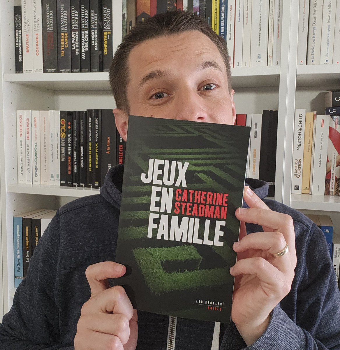 La famille est toujours pleine de surprises !

"Jeux en famille" de Catherine Steadman, paru le 16 mai 2024.

Merci aux éditions <a href="/LesEscales/">Éditions Les Escales</a> pour cette prochaine lecture!

<a href="/CatSteadman/">Catherine Steadman</a> #catherinesteadman