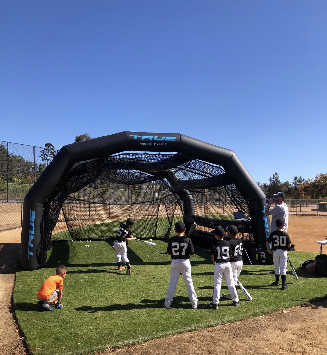 inmotionair's tweet photo. Take your BATTING CAGE on the road to help your team win more games! Batting Cages powered by AIR!
#battingcage #aircell #inflatable
https://t.co/C8tUw9qjlA https://t.co/WwTDd5K3lB