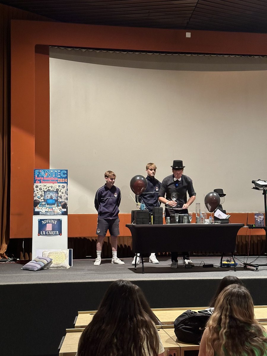 ¡Fantástico día en #FANTEC2024, la Feria Andaluza de Tecnología! 

Este año se celebró en Torremolinos y los alumnos de 3º de ESO asistieron con su proyecto del coche solar y el robot Conteam. 🤖

🔗 colegiodelavictoria.es/volvemos-a-com…

#ContigoSomosLaVictoria