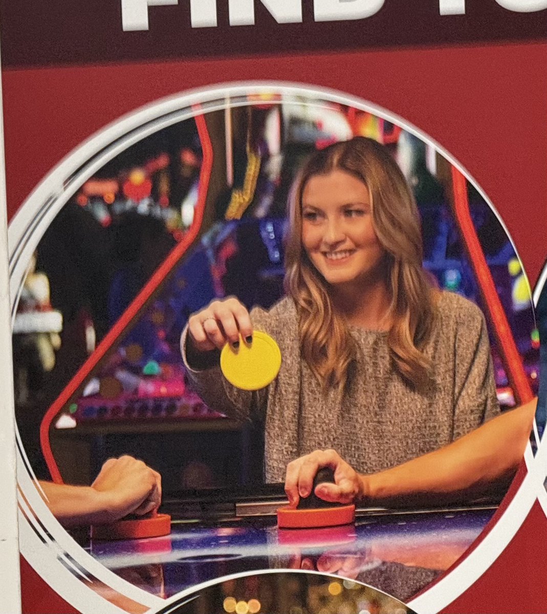 joebalfantz's tweet photo. Nobody has EVER played air hockey this way. https://t.co/ZtUYIWJRGi