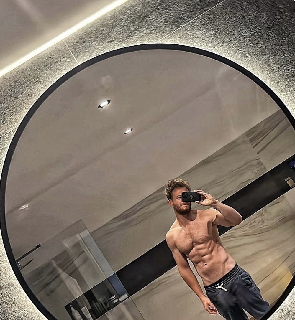Este hombre nos quiere matar 🤪🫠
<a href="/KeremBursin/">Kerem Bürsin (Mavi Tik ;)</a> IG