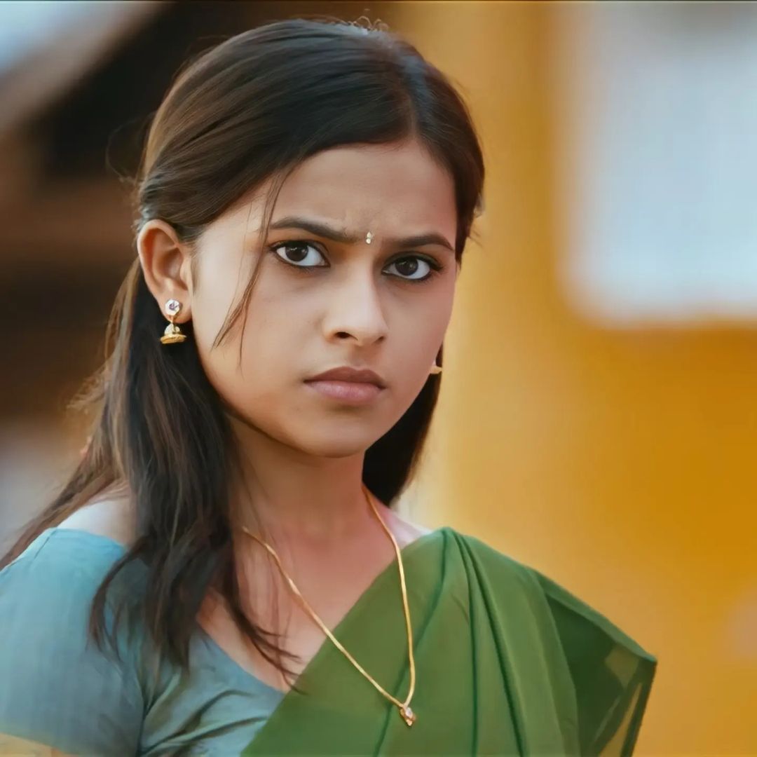 DP Without edit la nalla irukula 😳
Good night ❣️
#QueenSridivya #Sridivya