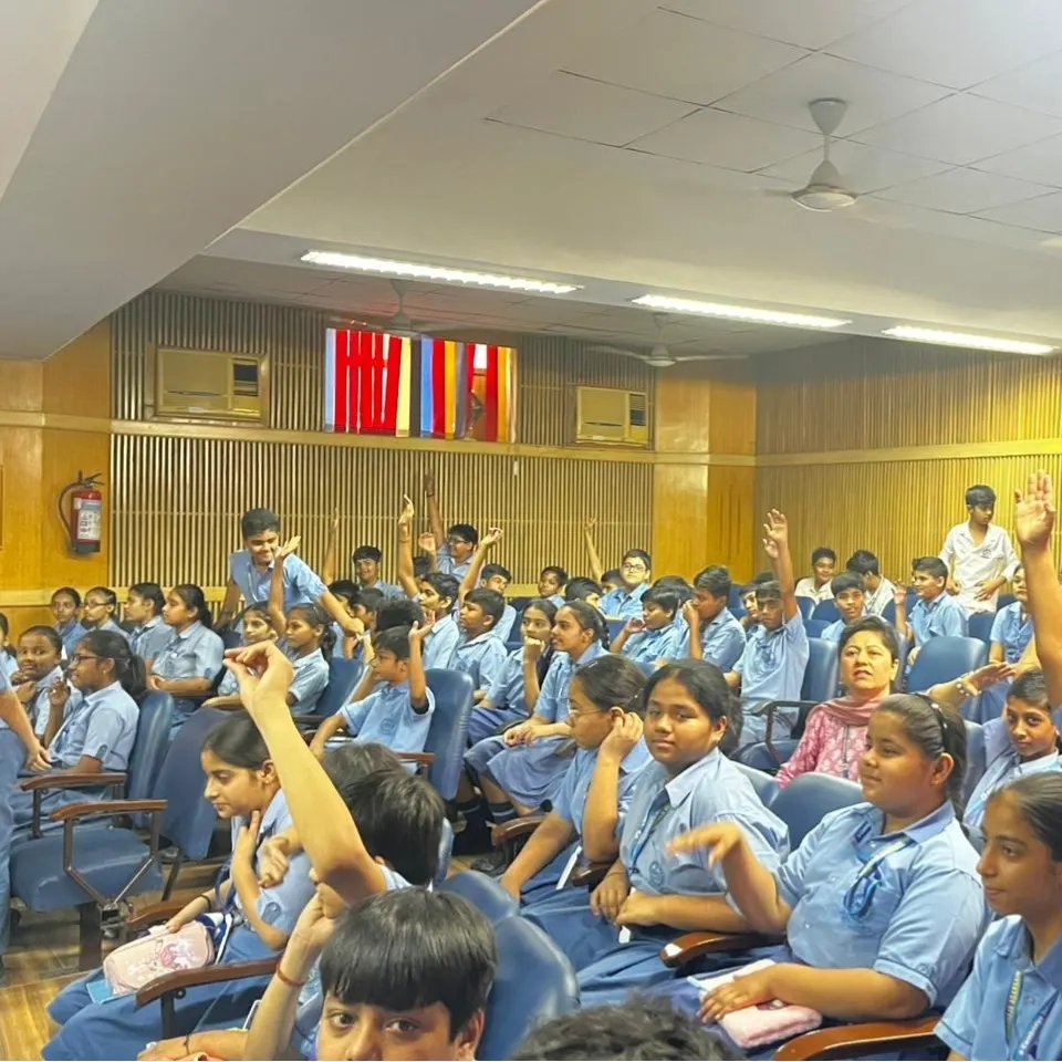 AgarsainAs7555's tweet image. Class VIII students attended a Screen De-Addiction session, learning about the impacts of excessive screen time and strategies to manage it. The session aimed to foster healthier digital habits. #ScreenDeAddiction #HealthyHabits #StudentWellbeing