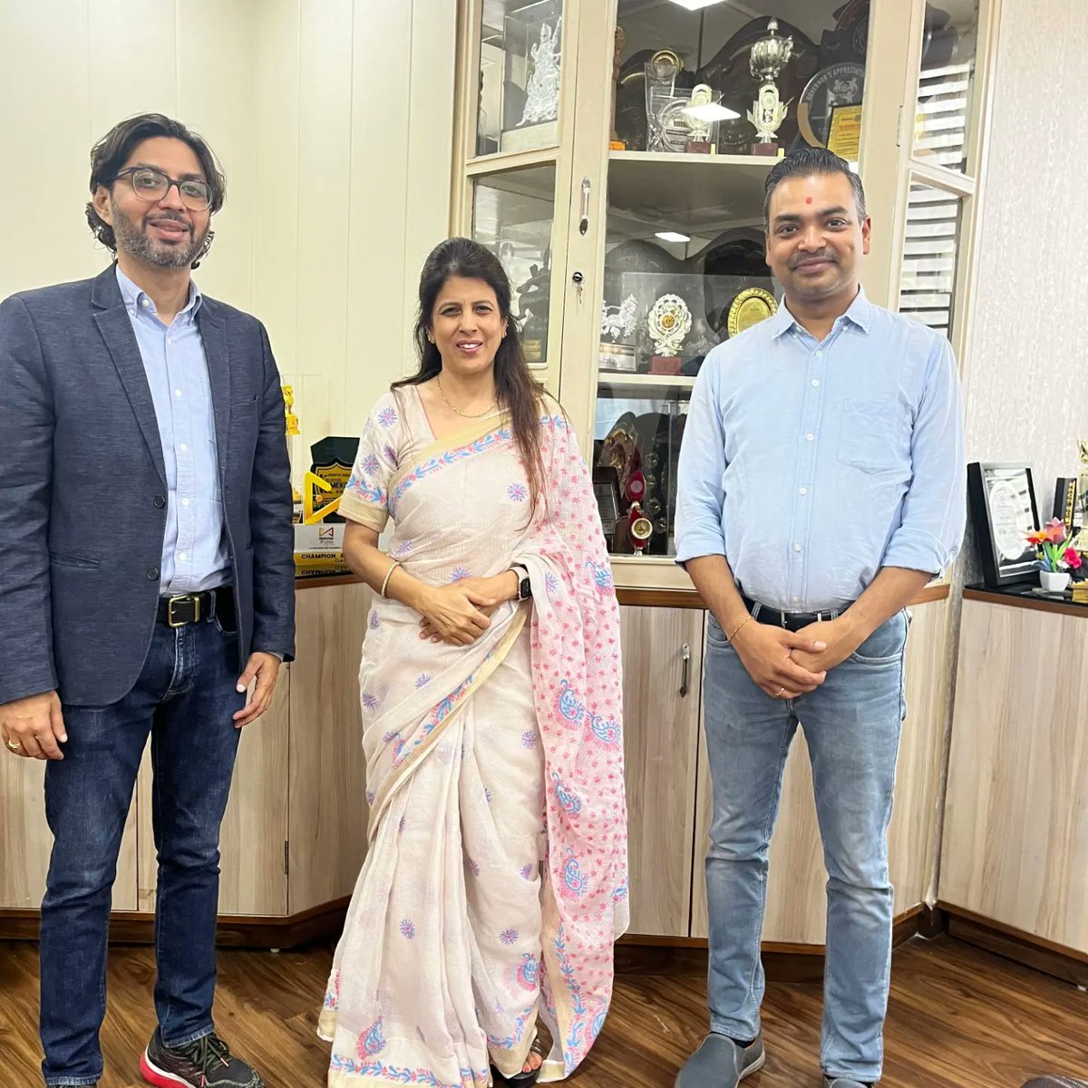 AgarsainAs7555's tweet image. Class VIII students attended a Screen De-Addiction session, learning about the impacts of excessive screen time and strategies to manage it. The session aimed to foster healthier digital habits. #ScreenDeAddiction #HealthyHabits #StudentWellbeing