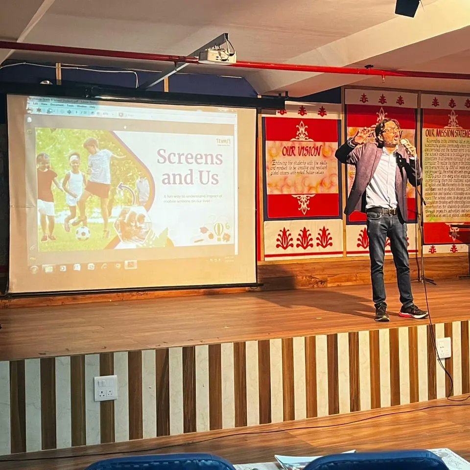 AgarsainAs7555's tweet image. Class VIII students attended a Screen De-Addiction session, learning about the impacts of excessive screen time and strategies to manage it. The session aimed to foster healthier digital habits. #ScreenDeAddiction #HealthyHabits #StudentWellbeing