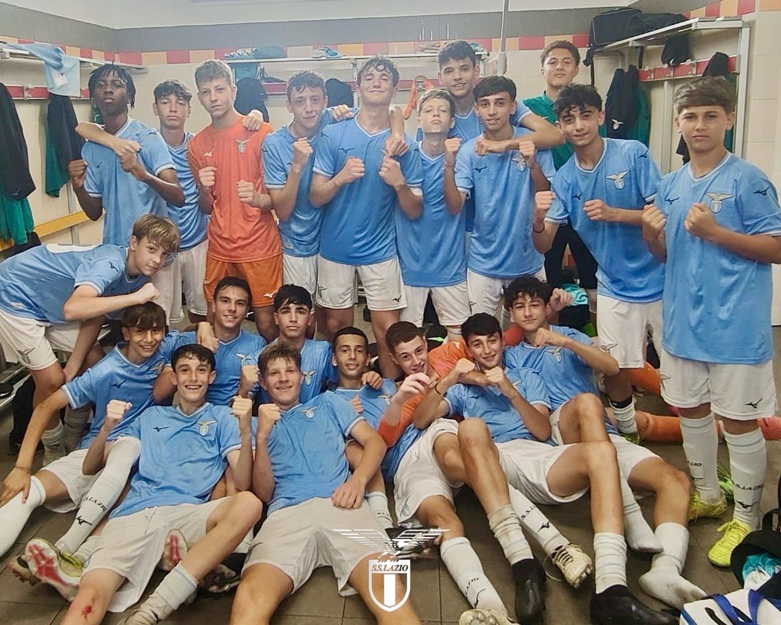 👏 Sconfitta indolore nel derby: la nostra Under 14 Pro raggiunge Genoa, Hellas Verona e Inter alla fase finale nazionale per la prima volta nella storia! #SettoreGiovanile | #AvantiLazio 🦅