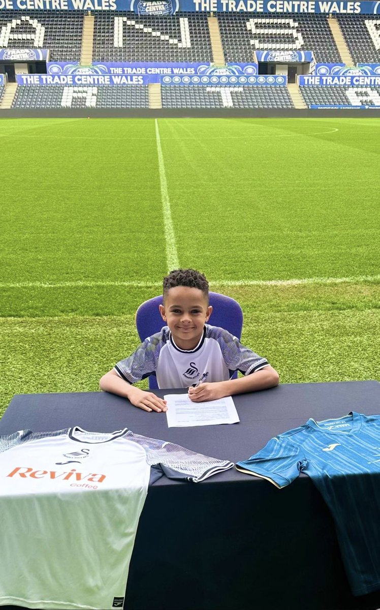 We are all so proud of our pupil who has just signed his contract with Swansea City Academy. Such an amazing achievement and someone who is always very humble & hard working! Well done you!! 🌟 👏🏽🤩👏🏽☺️#sthpcelebrate