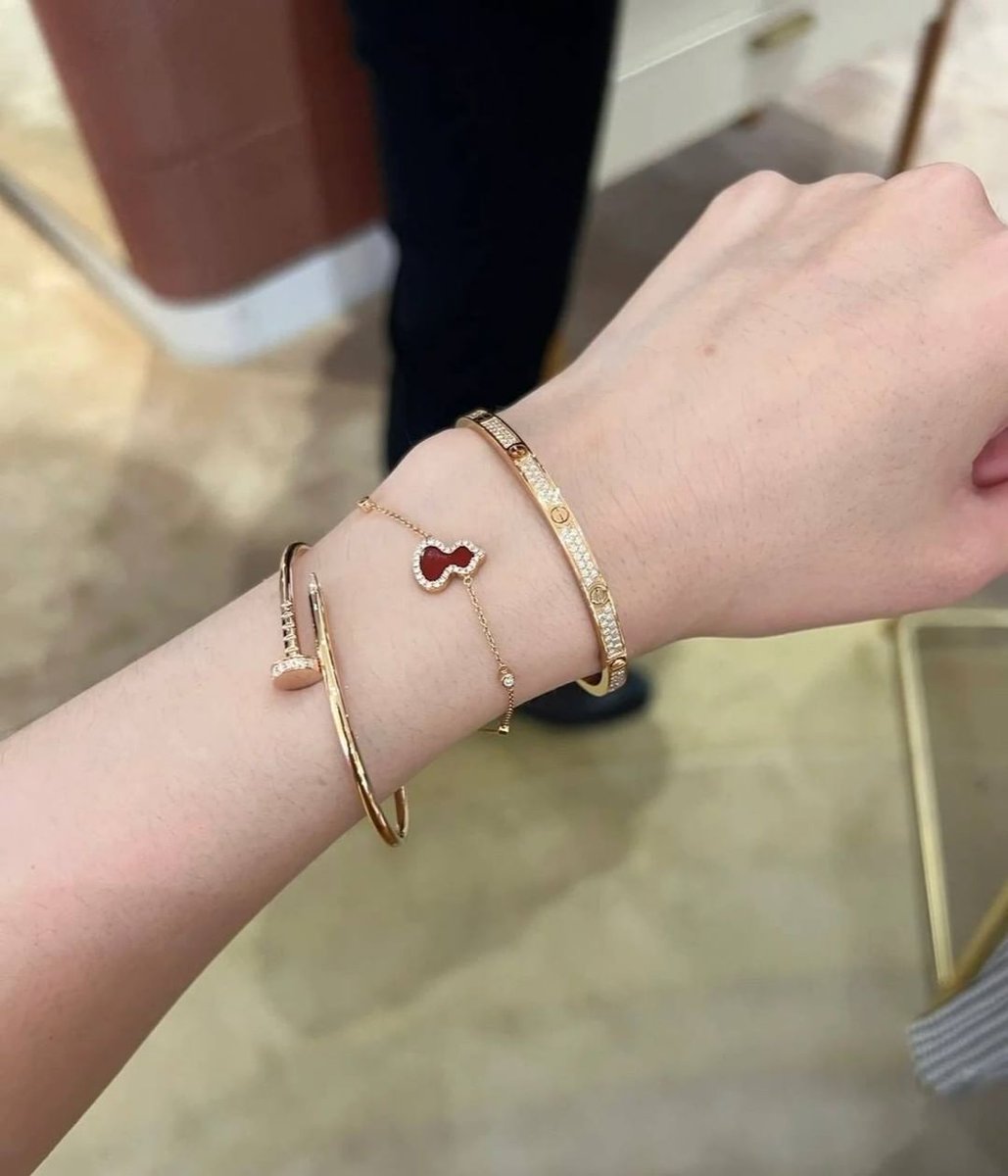 I think it's more about valuing the gift than how big or small it is. I love you so much, Aunty🥰❤️