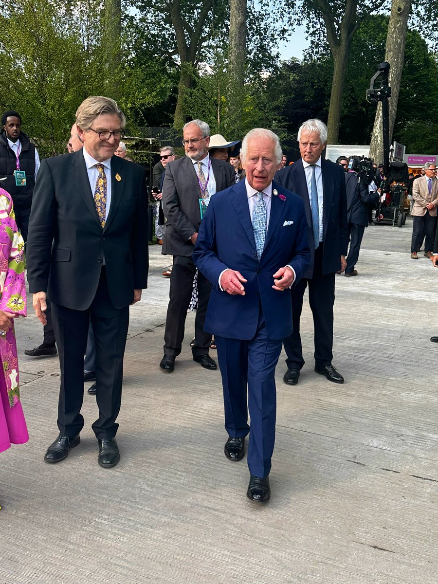 The King is currently touring the gardens at Chelsea Flower Show #RHSChelsea