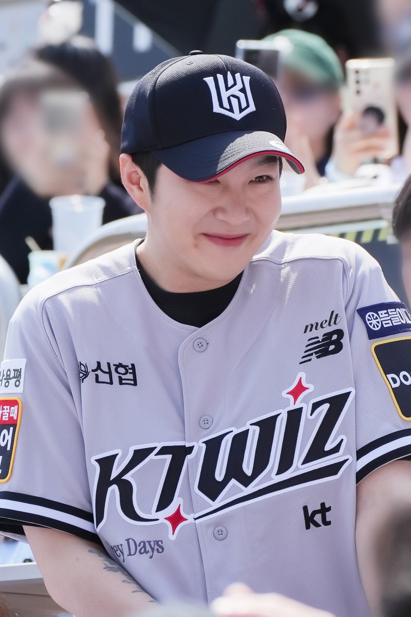 240519 kt wiz 시구
.
⚾️kt w'i'z park 시구자
대문자 I 이창섭님😳
.
#창섭 #이창섭 #비투비 #BTOB