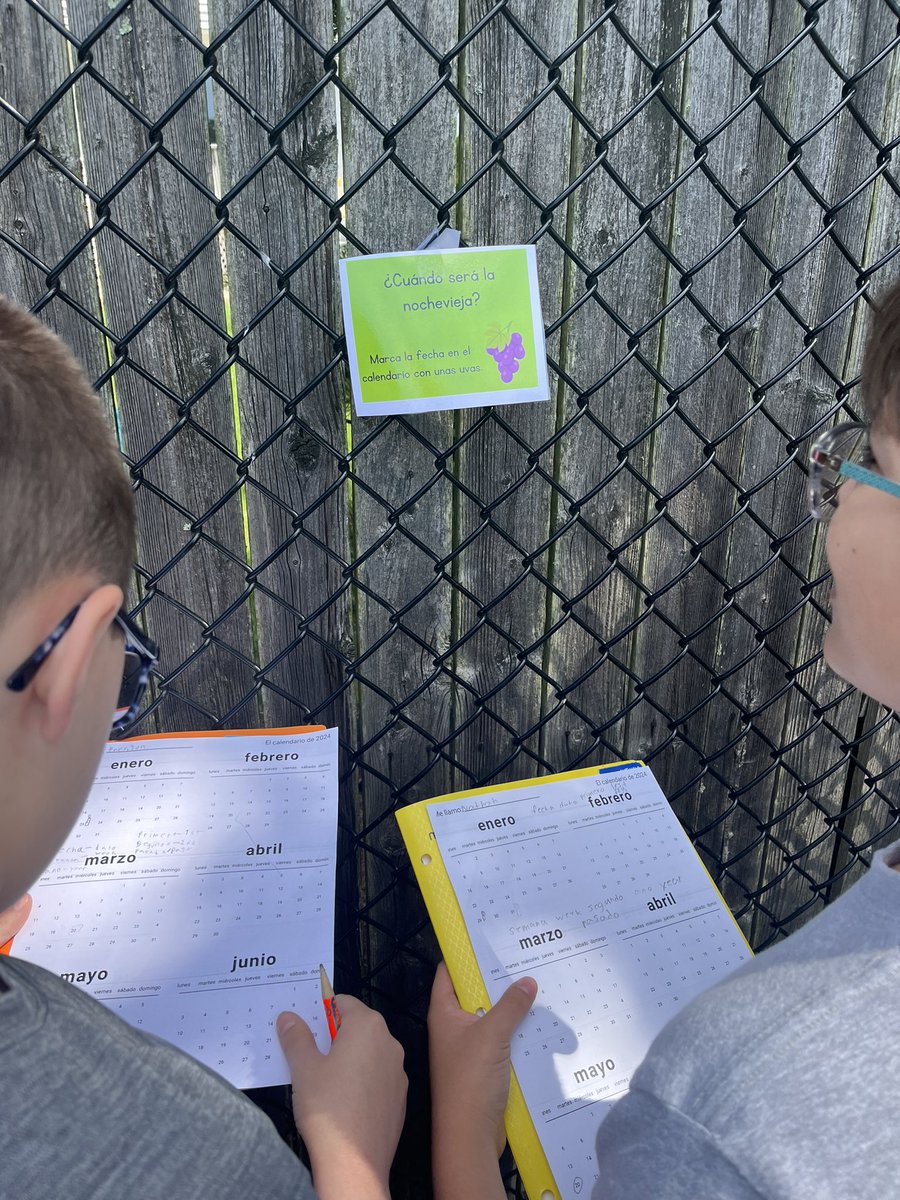 4th Graders are on a scavenger hunt to practice the date in Spanish! 

#WeAreBethpage <a href="/BethpageUFSD/">BethpageUFSD</a>