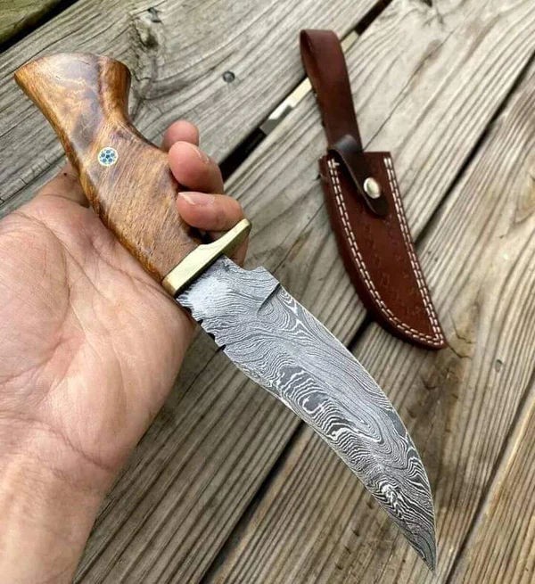 Damascus Steel Hunting Knife up for sale. We ship worldwide! Reach out for more details and to place your order #USA #usaknives