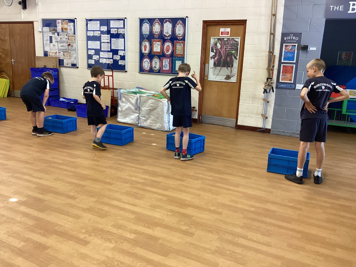 BirchwoodP's tweet image. We were joined by @problemsolveit today as part of our #STEM week. Y4 used Lego and team work to problem solve - lots of communication was the key to success! #maths #problemsolving #teamwork