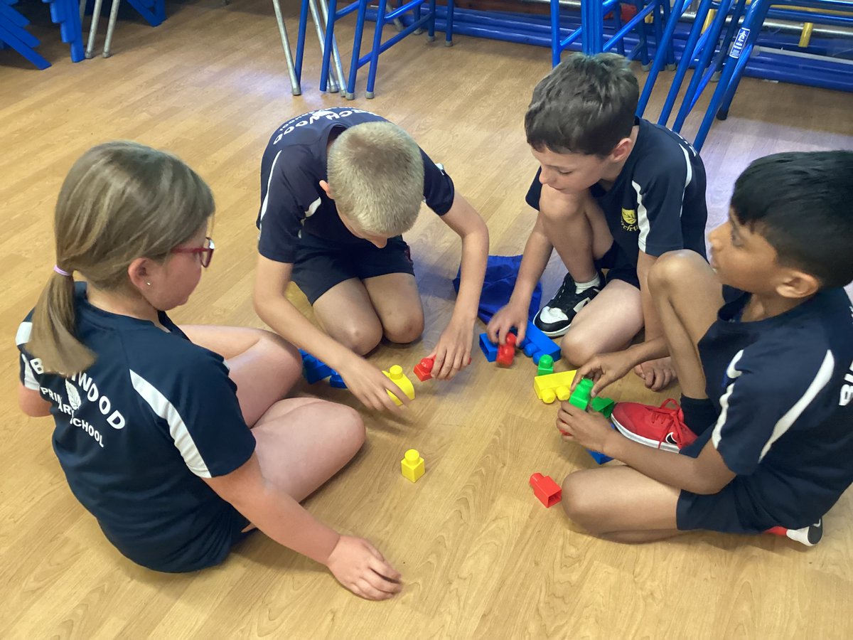 BirchwoodP's tweet image. We were joined by @problemsolveit today as part of our #STEM week. Y4 used Lego and team work to problem solve - lots of communication was the key to success! #maths #problemsolving #teamwork