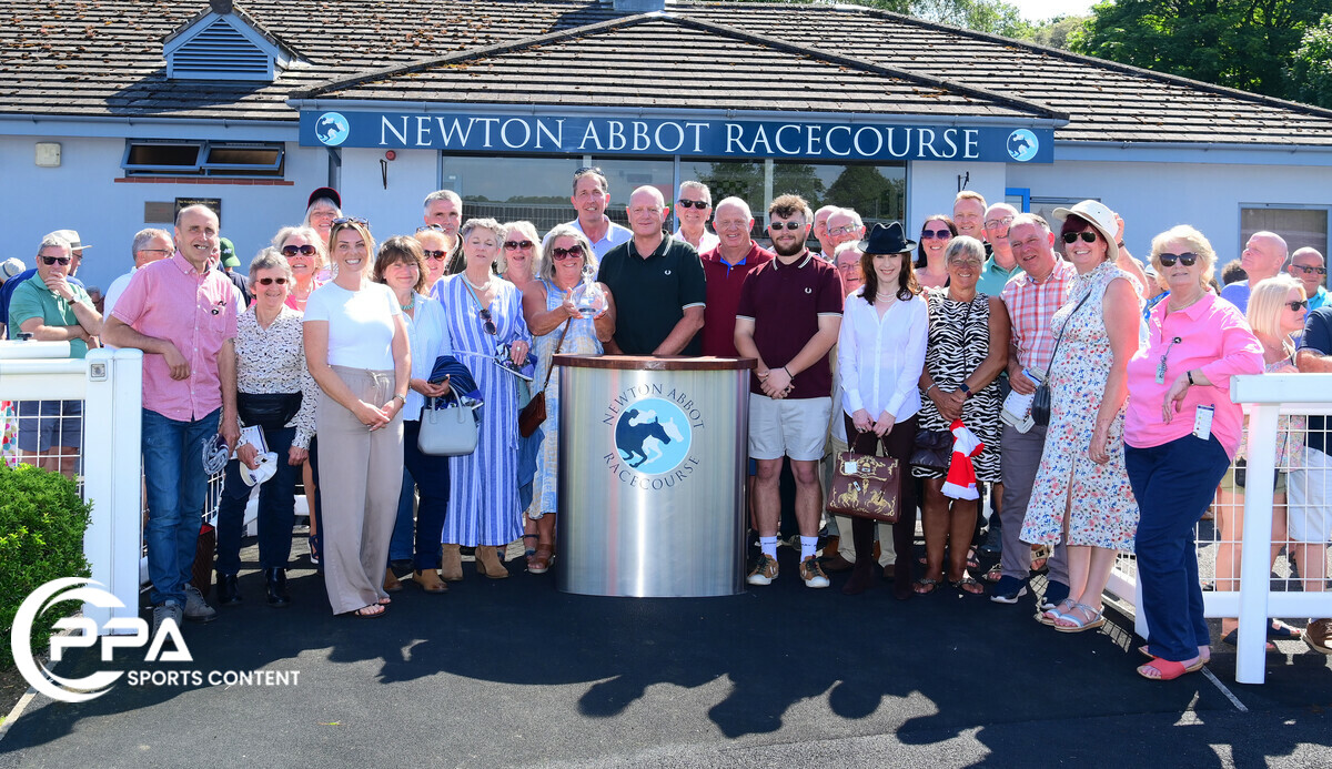 Race 4 Winner, @NewtonAbbotRace, Time To Bite ridden by @Bryan_Carver_ for @ChrisHonour @wmnsport @ExEchoSport @WMNHorses @TheTorbayWeekly @TQHeraldExpress