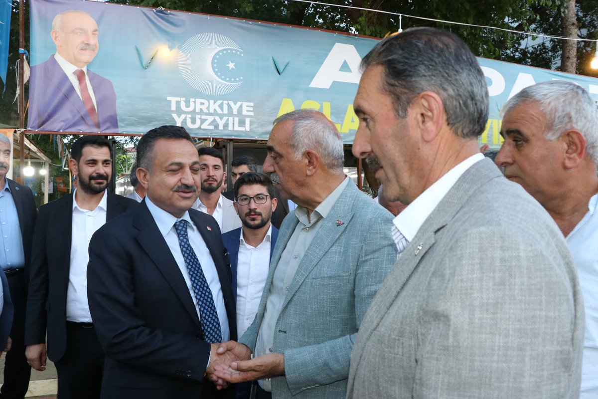 📌 Şanlıurfa/Hilvan AK Parti Şanlıurfa Milletvekili Abdurrahim Dusak, İlçe Başkanımız Kemal Beyret, Akçakale Belediye Başkanı Abdülhakim Ayhan ile birlikte AK Parti Hilvan Belediye Başkan Adayımız Aslan Ali Bayık'ın seçim irtibat bürosunda vatandaşlarımızla bir araya geldik.