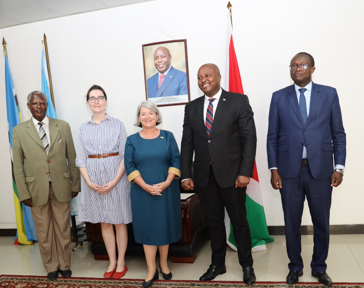 Ce lundi 20 mai 2024, le Ministre des Affaires Etrangères et de la Coopération au Développement Son Excellence Ambassadeur Albert Shingiro a reçu en audience Son Excellence Madame Mary O Noeill, Ambassadeur désigné de la République d’Irlande au Burundi avec résidence à