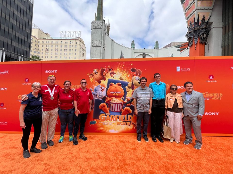 SOSoCal's tweet photo. What a purr-fect moment at The @garfieldmovie premiere! #SOSCAthletes had a fantastic time meeting @SpecialOlympics Global Ambassador @prattprattpratt on the orange carpet &amp; celebrating his role in the movie! 🎉🥇🐾🎬🧡

#WeAreSOSC #InclusionRevolution https://t.co/7SnqtpZyVO