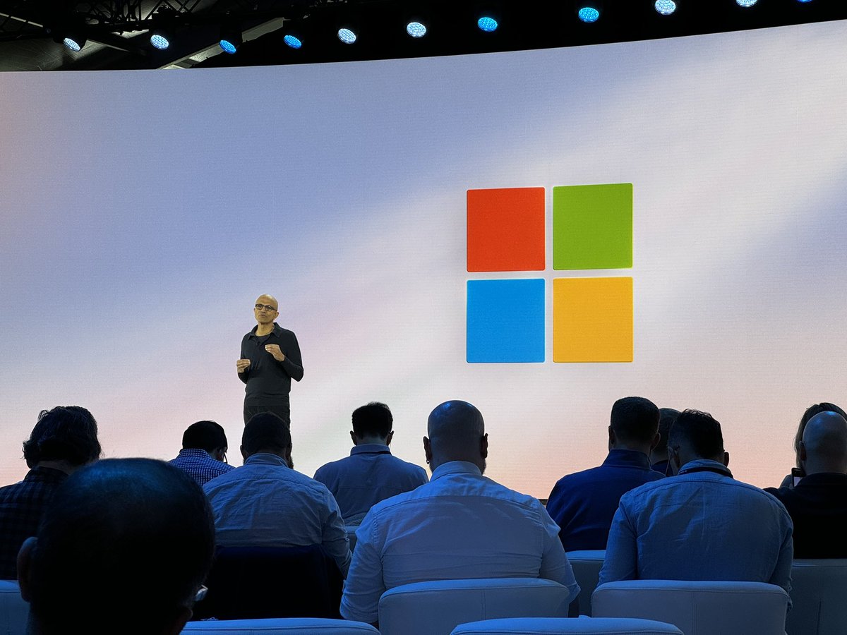 victor_abarca's tweet image. Hoy es un día muy especial para Microsoft.

Voy a contarte todo lo que presentan en el #MicrosoftBuild en este hilo 🧵 sobre Surface, Copilot y el futuro de la IA en nuestros PC