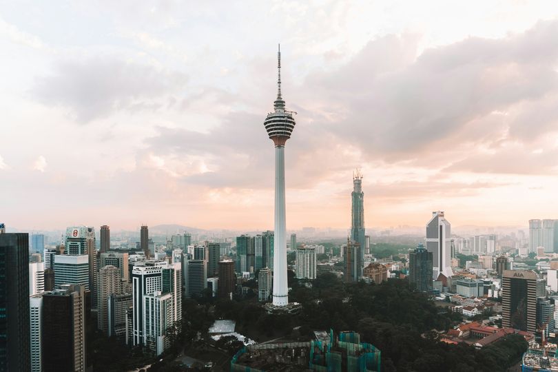 #KL #KualaLumpur #Malaysia #MalaysiaVisa #visa #MalaysiaTravel Traveling to Malaysia has become more convenient than ever, as you can now obtain any type of Malaysian visa online without visiting a consulate. This guide provides the essential information: visafoto.com/malaysia/e-vis…