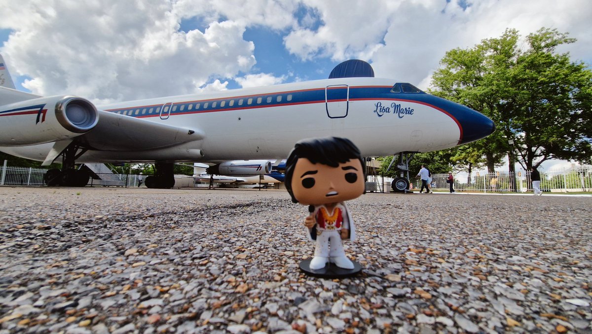 🎸🌟 Want to get away? Look no further than Elvis Presley's Graceland this summer! From the new Inside the Graceland Archives UVIP Tour to an enhanced exhibit honoring Lisa Marie Presley, a packed concert calendar, a patriotic fireworks spectacular, and the annual ultimate Elvis