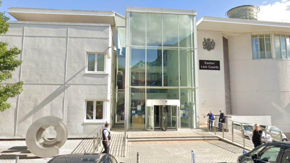 Exmouth: Sex offender made victim 'worried to visit her local' after attack 

Obey Dzuda, 44, admitted sexual assault and assaulting an emergency worker.

WTF... ordered to attend a 43-session sexual offenders’ treatment course by Judge Stephen Climie. 😡
exmouthjournal.co.uk/news/24332387.…