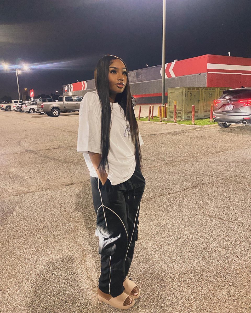Houstonbarbiee's tweet photo. I’m cocky, when I was just humble they didn’t appreciate it💆🏽‍♀️ https://t.co/1ptRXctQXu