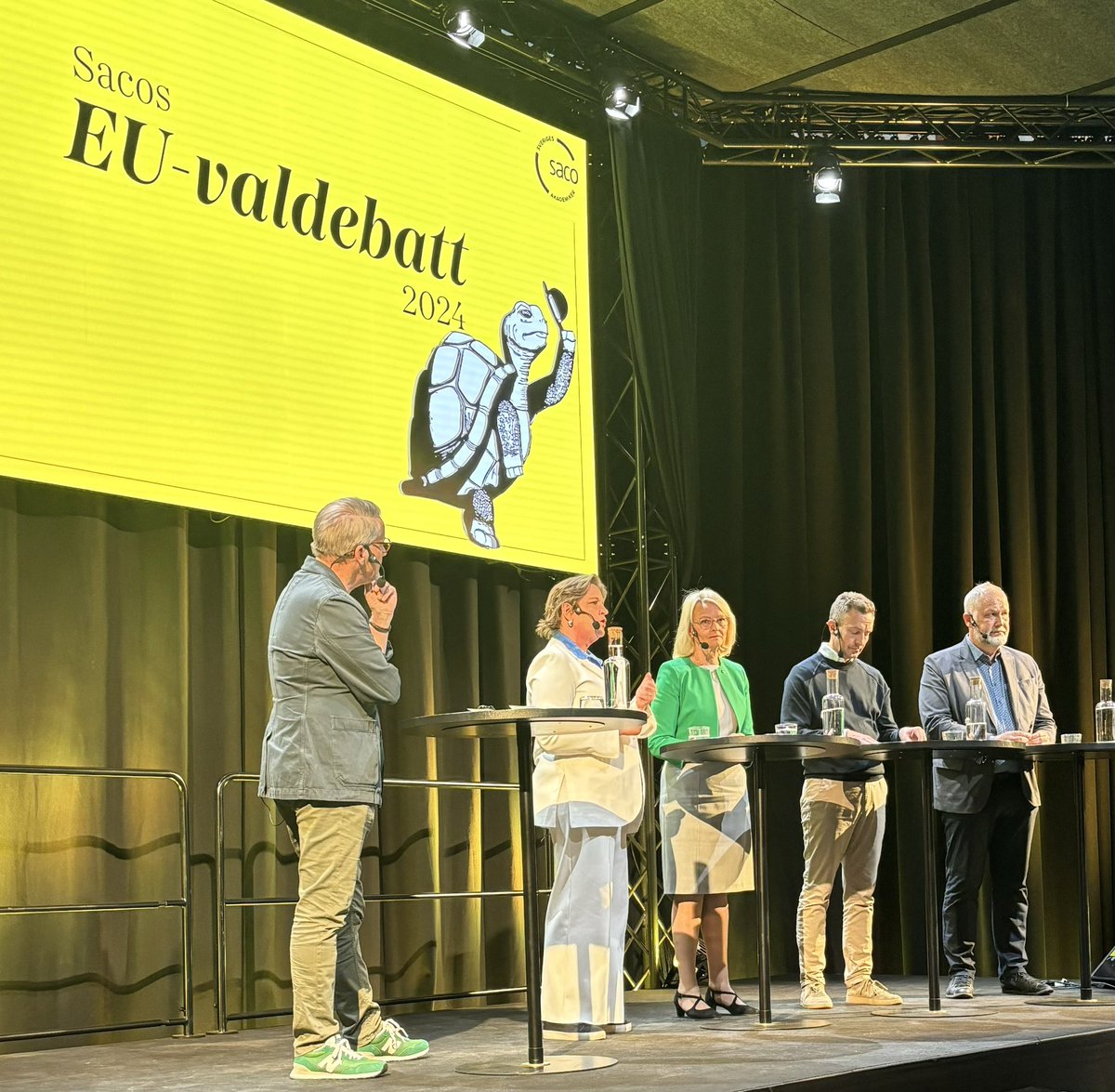 Roligt att lyssna på en debatt där panelisterna lyfter både beröringspunkter och skiljelinjer och låter varandra tala till punkt. Tack @fritzon_h <a href="/tomastobe/">Tomas Tobé</a> <a href="/jsjostedt/">Jonas Sjöstedt</a> <a href="/KarinKarlsbro/">Karin Karlsbro</a> <a href="/goranhagglund/">Göran Hägglund</a> #slowpolitics