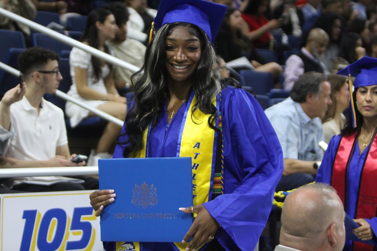 𝓐 𝓼𝓹𝓮𝓬𝓲𝓪𝓵 𝓭𝓪𝔂 💙💛

So incredibly proud of our graduates for earning their degrees from <a href="/HofstraU/">Hofstra University</a>! 🎓🦁🏀

#PrideOfLI x #HofGrad x #HofGrad24
