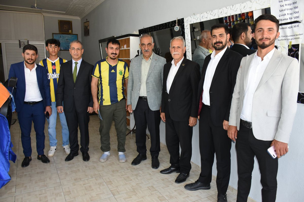aslanalibayik's tweet photo. Gönülleri güzel hemşerilerimizle bir aradayız. 

Milletvekilimiz Sn. @ProfDrDusak, Cumhur İttifakı ortağımız MHP Hilvan İlçe Başkanı @ismail_yetkin63, Gençlik Kolları Başkanımız @ahmet_bayuk ile beraber esnaflarımızı ziyaret edip değerli hemşerilerimizle buluştuk. https://t.co/cyuv4FqZx8