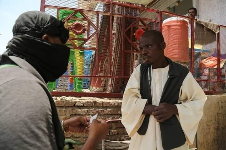 القوات المشتركة والأجهزة الأمنية بالقضارف تنفذ حملة بالأسواق والأحياء لضبط الوجود الأجنبي #سما_السودان تابعوا سما على تلغرام: t.me/samaaalsudan