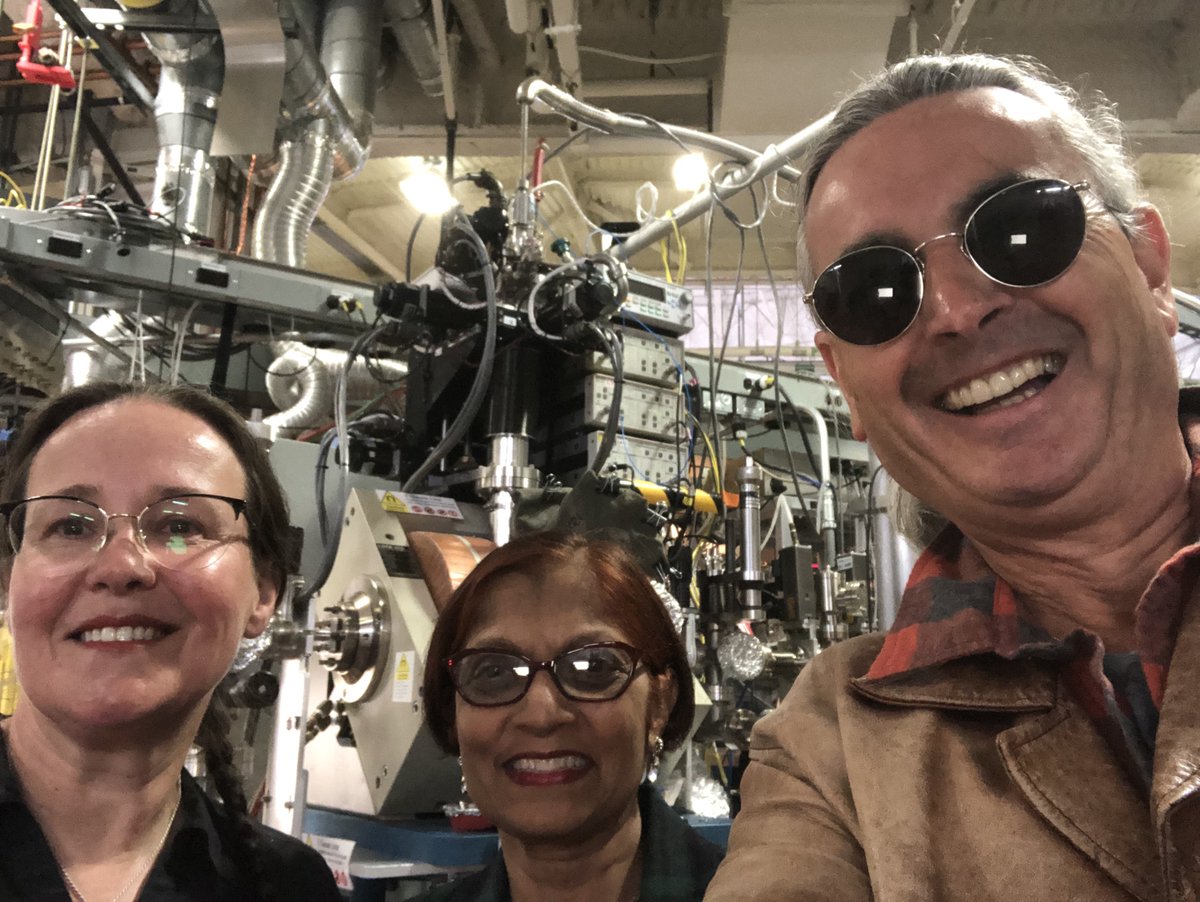 For #LightSourceSelfiesDay2024, Ina Reichel, Asmita Patel, and Carl William at @advlightsource's beamline 6.3.1 celebrating #Happy20LightSources Day @lightsources @BerkeleyLab @DOEScience @ENERGY