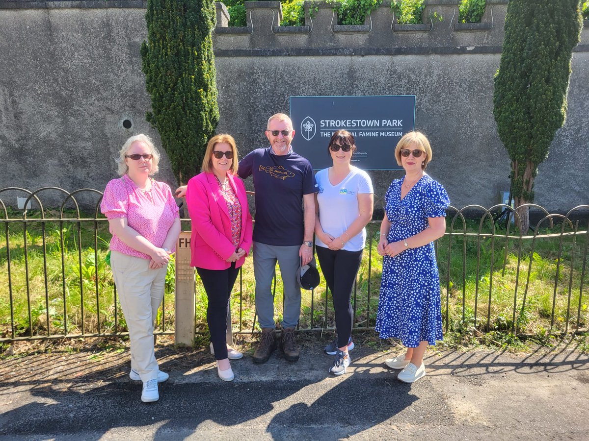 📢 Representatives of Roscommon County Council were present earlier today at the launch of the extended National Famine Way entitled 'The Voyage of the Bronze Shoes' in Strokestown Park House and Famine Museum #history #heritage #faminetimes Irish Heritage Trust