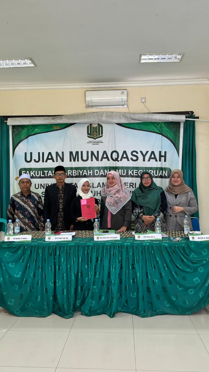 Pramitaputri10's tweet photo. Sekjul, sempro, kompre, semhas, munaqasya done✅ https://t.co/LDQFmkIlNI