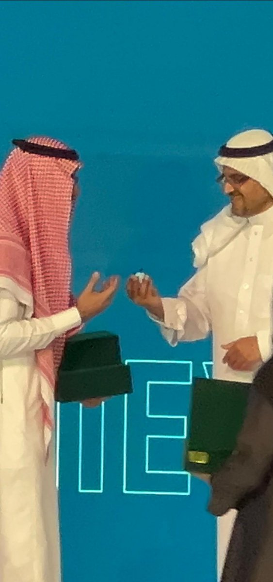 Google Developer Student Club | KFUPM (@gdsc_kfupm) on Twitter photo داش وصل لرئيس الجامعة 🐦🔥
نبارك لشريكنا الاول نادي الحاسب <a href="/KFUPM_CC/">KFUPM Computer Club</a> على هذا الإنجاز العظيم.
#KFUPM داش وصل لرئيس الجامعة 🐦🔥
نبارك لشريكنا الاول نادي الحاسب <a href="/KFUPM_CC/">KFUPM Computer Club</a> على هذا الإنجاز العظيم.
#KFUPM