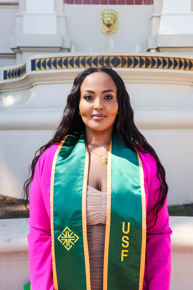 itsleeyuu's tweet photo. Mastered it 🎉💐👩🏾‍🎓🥂 #gradweekend https://t.co/yXDvDA9Ooo