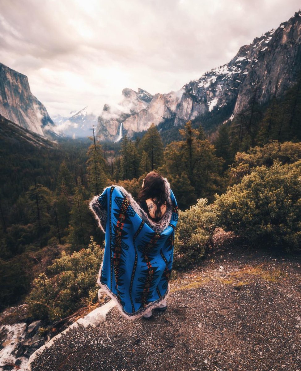 Starting the week with a moment of tranquility in the heart of nature. Letting the spirit of the wilderness ignite a week filled with possibilities and endless horizons to look out onto. 

📸 @avecnicole 
😻 #Grey #Wolf #FauxFur #Adventure #Throw #FakeFur Wearable #Homegoods